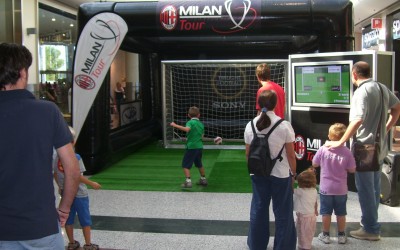 Le Milan AC Tour dans une galerie marchande