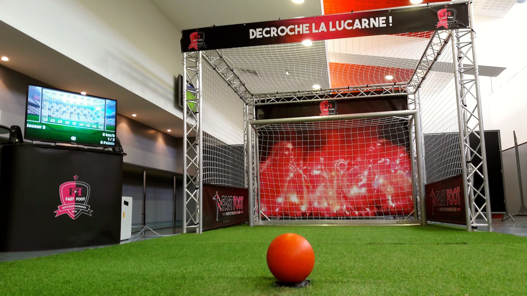 But électronique de foot dans les salons du stade Marcel Picot, pour les 50 ans du club de Nancy